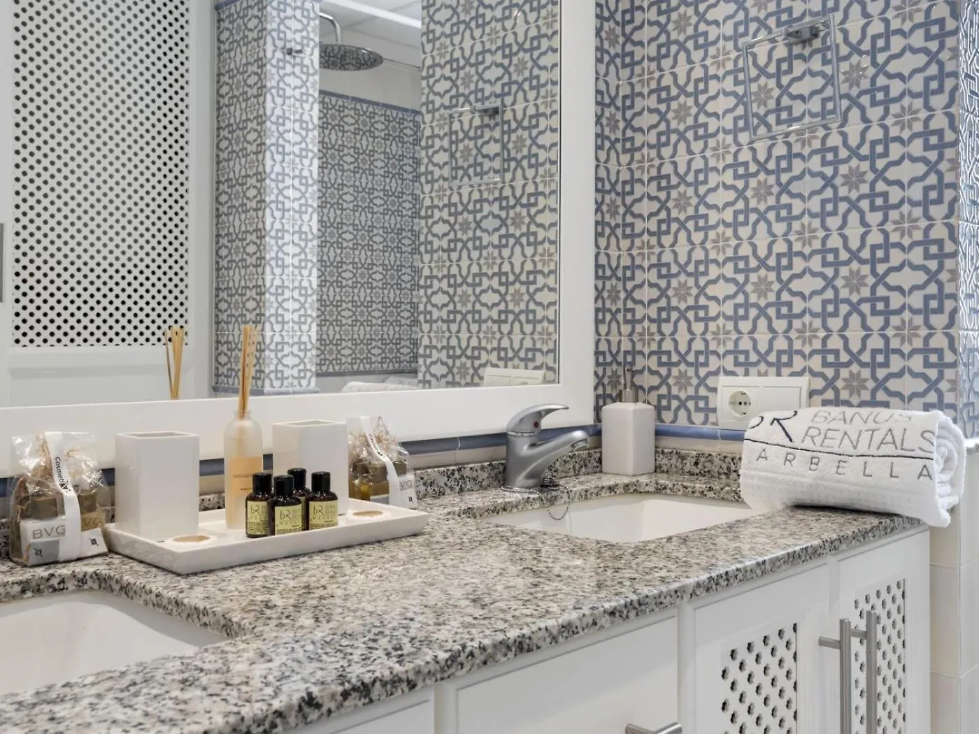 3 Bedroom Apartment In Aldea Blanca マルベーリャ 0*,  スペイン