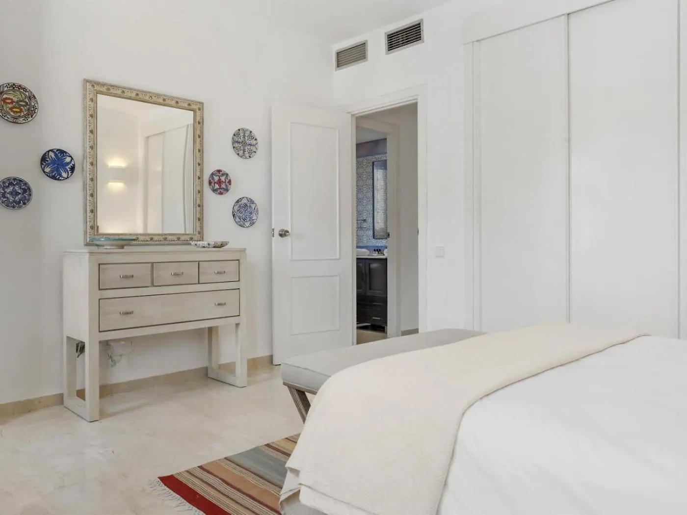 3 Bedroom Apartment In Aldea Blanca マルベーリャ