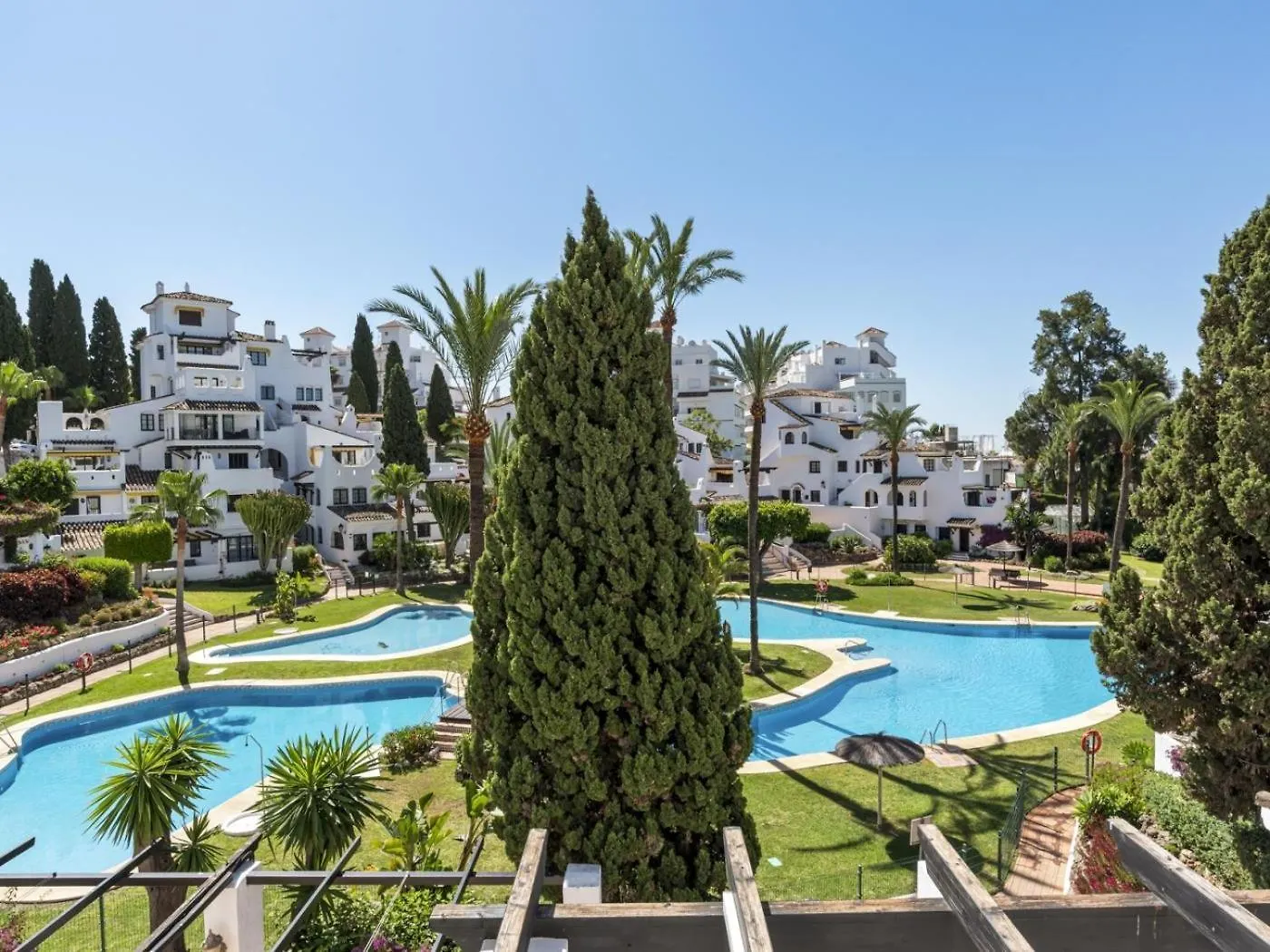 3 Bedroom Apartment In Aldea Blanca マルベーリャ