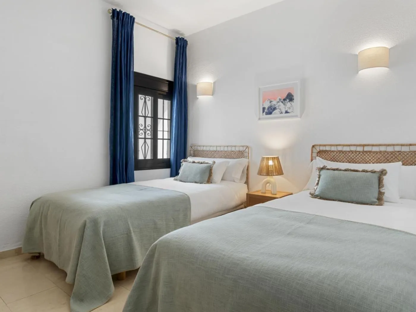 3 Bedroom Apartment In Aldea Blanca マルベーリャ